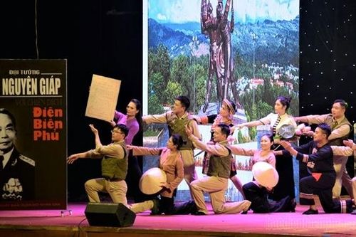 Gần 1.200 cán bộ thư viện tuyên truyền 'Điện Biên - Vang mãi bản hùng ca'