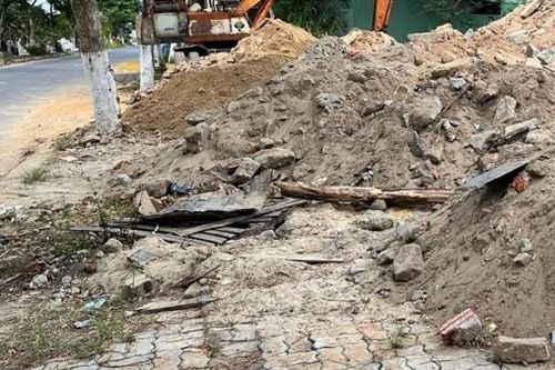 Hàng loạt bãi rác thải xây dựng 'lụi' bủa vây khu dân cư tại Đà Nẵng