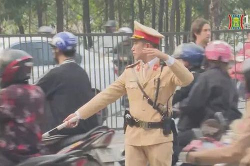 Hà Nội lập 112 'chốt' xử lý điểm nóng giao thông