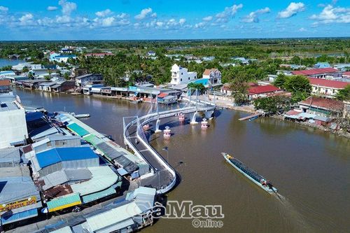 Niềm vui quê hương đổi mới