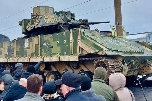 Nga kéo 'chiến lợi phẩm' từ Ukraine về trưng bày ở Moskva