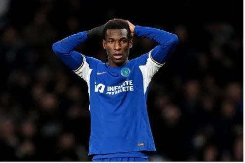 'Drogba mới' của Chelsea hóa trò hề, khiến cổ động viên ngán ngẩm