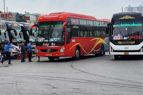Xe khách từ Hà Nội đi các tỉnh sắp hết vé, các nhà xe tăng chuyến, tăng ghế phục vụ người dân nghỉ lễ