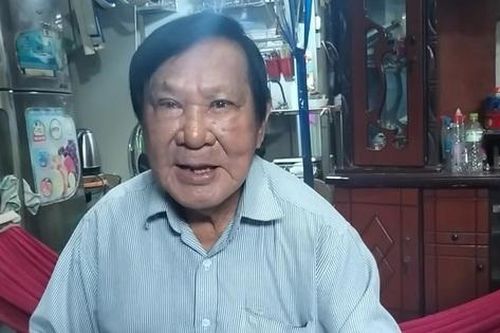 Nghệ sĩ Phương Bình 82 tuổi vẫn chạy xe 20km tới 12 giờ đêm mỗi ngày, bữa ăn khiến ai cũng xót xa