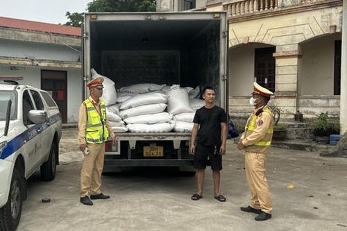 Phát hiện, tạm giữ 3,5 tấn đường kính không rõ nguồn gốc xuất xứ