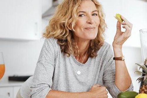 Bí quyết giúp phụ nữ tuổi 50 giảm cân và các triệu chứng mãn kinh