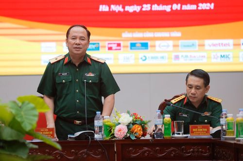 Tri ân, tặng quà 9,5 tỉ đồng trên hành trình đua xe đạp về Điện Biên Phủ