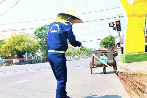 Quảng Nam: Mưu sinh giữa trời nắng nóng 39 độ