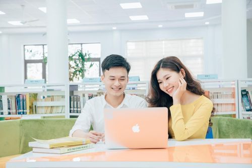 Đại học thưởng tiền cho nam sinh học ngành Mầm non