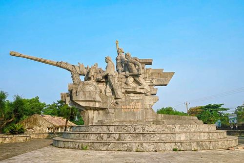 Quảng Bình: công trình tượng đài nữ pháo binh Ngư Thủy có dấu hiệu xuống cấp