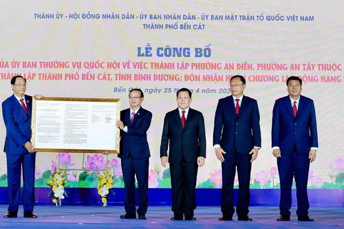 Công bố Nghị quyết thành lập thành phố Bến Cát