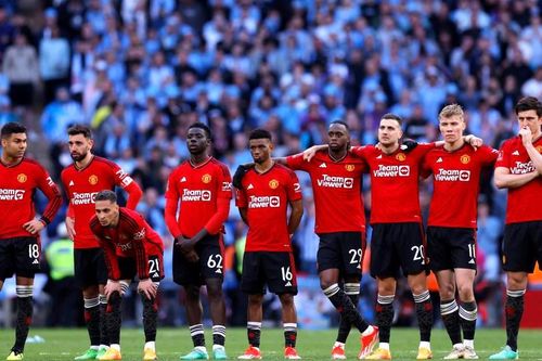 Tin chuyển nhượng 25/4: MU rao bán 12 cầu thủ, Xavi ở lại Barca