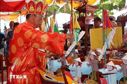 Thiêng liêng Lễ Khao lề thế lính Hoàng Sa trên đảo Lý Sơn