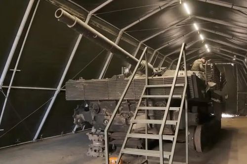 Đang mổ xẻ tăng Leopard 2A5 chiến lợi phẩm