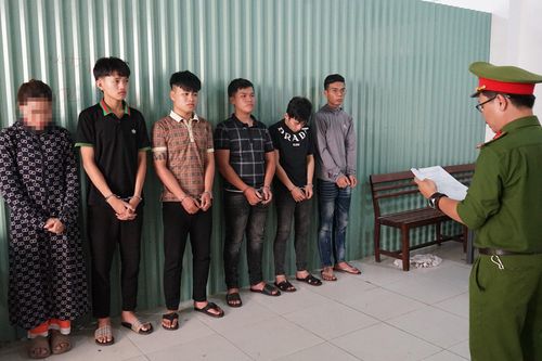 Bỗng dưng bị chém vì nhóm côn đồ nhận nhầm người
