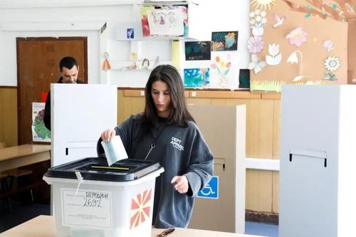 Bầu cử tổng thống CH Bắc Macedonia: 'Phép thử' cho cuộc đua lớn, ứng cử viên đối lập tạm dẫn trước