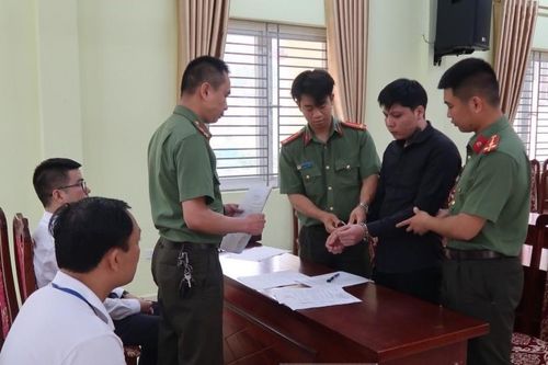 Khởi tố đối tượng tổ chức cho người khác nhập cảnh trái phép