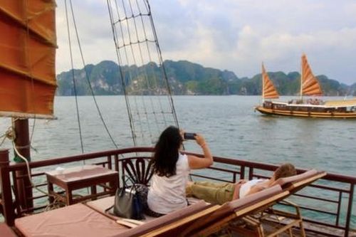 Chưa nghỉ lễ đã 'cháy' tour du thuyền vịnh Hạ Long