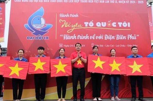 Hành trình Tôi yêu Tổ quốc tôi: Thiêng liêng lễ chào cờ tại Khu di tích cách mạng Soi Lần