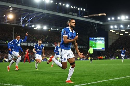 Thua trận derby, Liverpool giương cờ trắng trong cuộc đua vô địch