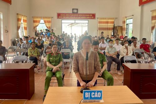 Lĩnh 10 năm tù vì buôn lậu pháo