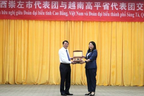 Hội đàm giữa đoàn đại biểu tỉnh Cao Bằng và thành phố Sùng Tả, Quảng Tây (Trung Quốc)