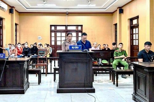 Hai vợ chồng đánh shipper gãy hai tay lĩnh 12 năm tù