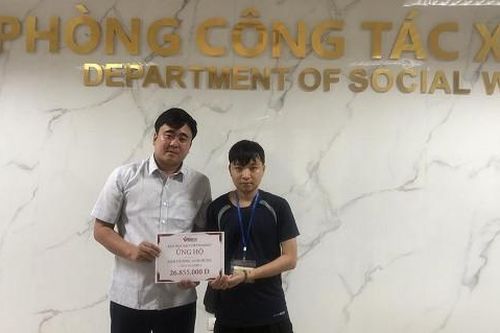 Trao hơn 60 triệu đồng đến 2 bệnh nhân có hoàn cảnh khó khăn