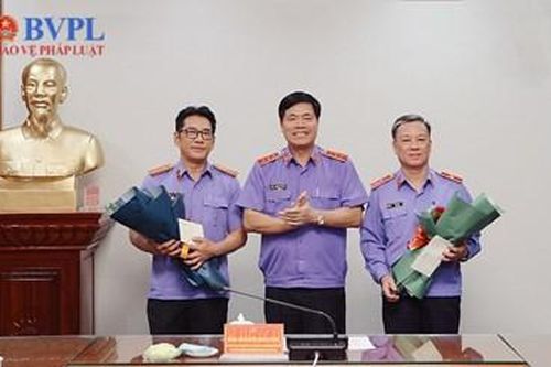 Phó Viện trưởng VKSND tối cao Nguyễn Quang Dũng gặp mặt công chức trước khi nghỉ hưu
