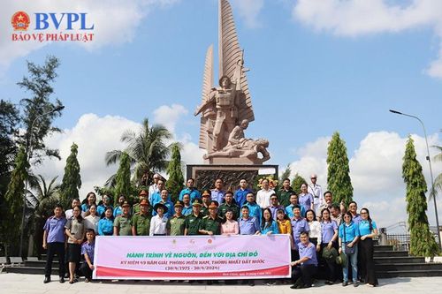 VKSND TP Hồ Chí Minh phối hợp tổ chức 'Hành trình về nguồn, đến với địa chỉ đỏ'