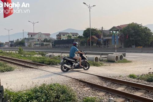 Cần sớm giải quyết dứt điểm việc đóng đường ngang dân sinh tại thị xã Hoàng Mai