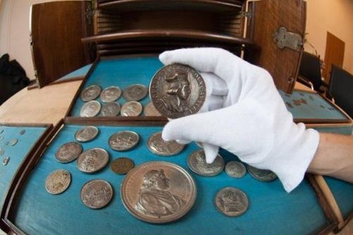 Những người may mắn tìm được kho báu ở nơi ít ngờ tới
