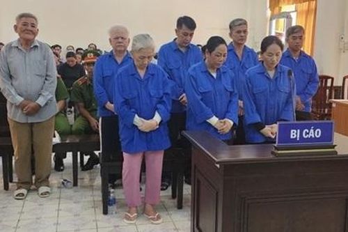 68 năm tù cho nhóm bác sĩ, bảo vệ trung tâm y tế làm khống giấy khám sức khỏe