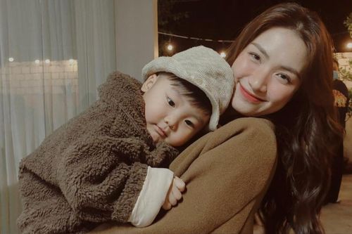 Con trai Hòa Minzy 'xấu hổ' khi cùng mẹ làm 1 việc, chính chủ vội đăng đàn cầu cứu