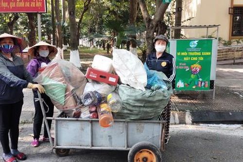 Bảo vệ môi trường khu vực di tích từ mô hình 'Thùng rác thông minh'