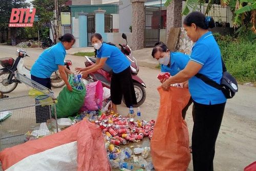 Hiệu quả kép từ mô hình 'biến rác thải thành tiền'