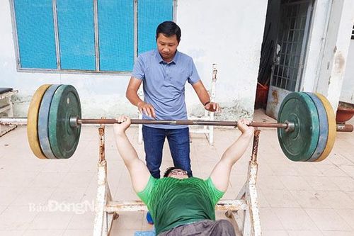 Vận động viên Huỳnh Ngọc Phụng tham dự Giải cử tạ người khuyết tật thế giới