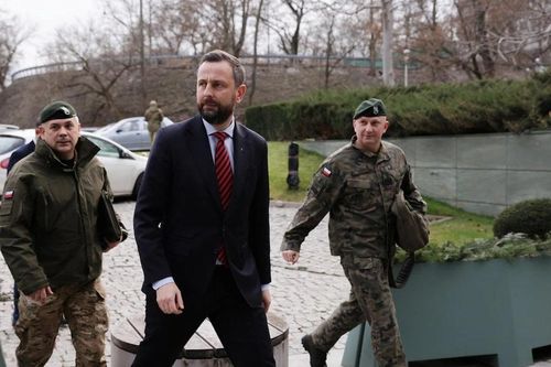 Ba Lan hứa giúp Ukraine đưa nam giới trong tuổi nhập ngũ về nước