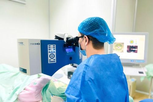 Bệnh viện Mắt Sài Gòn Nha Trang: Triển khai công nghệ phẫu thuật xóa cận không chạm SmartSurfACE