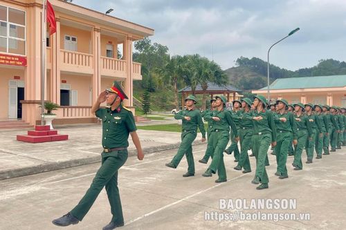 Bám sát thao trường, thi đua huấn luyện