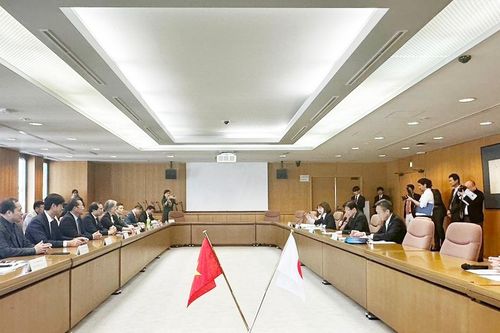 Chủ tịch UBND tỉnh Trịnh Xuân Trường làm việc với Thống đốc tỉnh Shizuoka