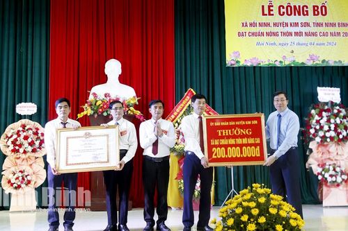 Xã Hồi Ninh đón nhận Bằng đạt chuẩn nông thôn mới nâng cao