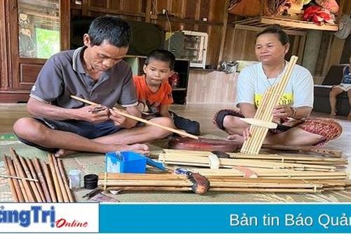 Pả Hơi - nghệ nhân người Vân Kiều đa tài