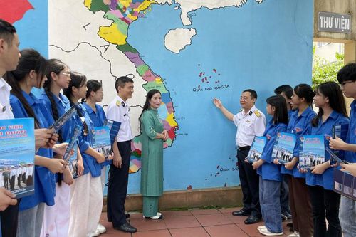 Tuyên truyền về biển đảo cho học sinh THPT