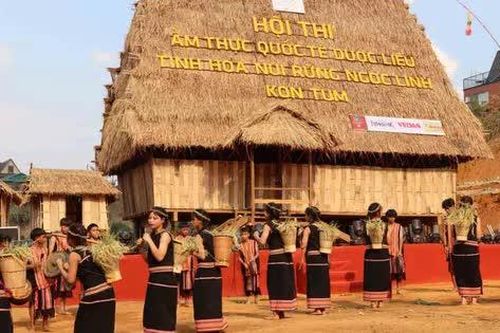 Huyện Tu Mơ Rông tổ chức Hội thi 'Ẩm thực dược liệu - Tinh hoa núi rừng Ngọc Linh' đã thắp sáng núi rừng Tây Nguyên