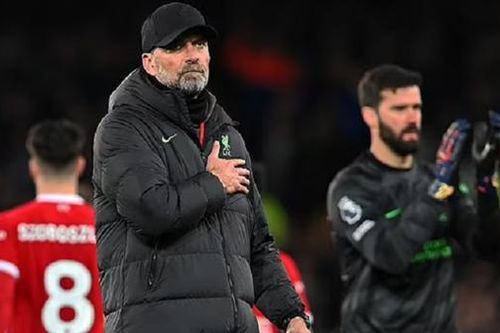 Liverpool 'hụt hơi' trong cuộc đua vô địch, HLV Jurgen Klopp xin lỗi người hâm mộ