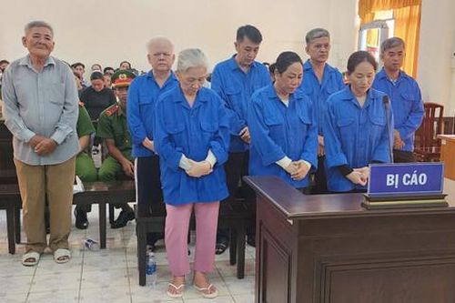 Nhóm bác sĩ, cộng tác viên ký khống giấy khám sức khỏe lãnh 68 năm tù