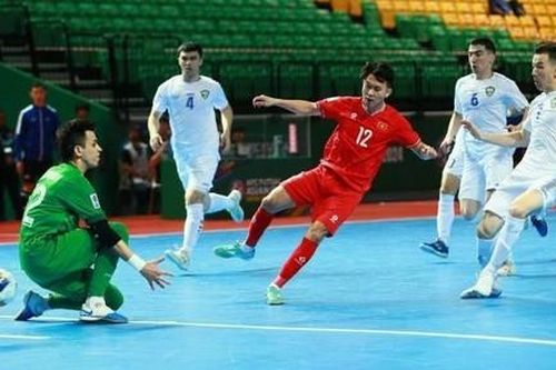 Clip tuyển Futsal Việt Nam thua ngược Uzbekistan 1-2