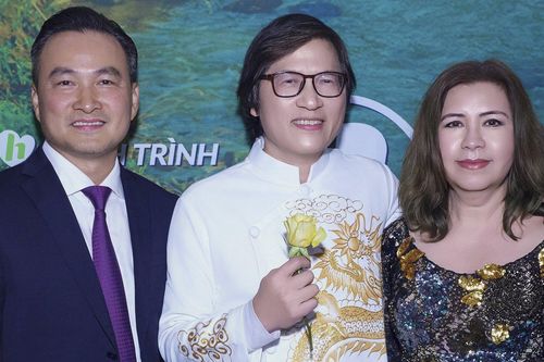 Vợ chồng diễn viên Chi Bảo hội ngộ Phương Thảo - Ngọc Lễ tại Mỹ