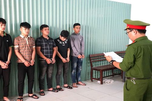 30 thanh thiếu niên cầm hung khí 'hỗn chiến' trên đường phố Đà Nẵng